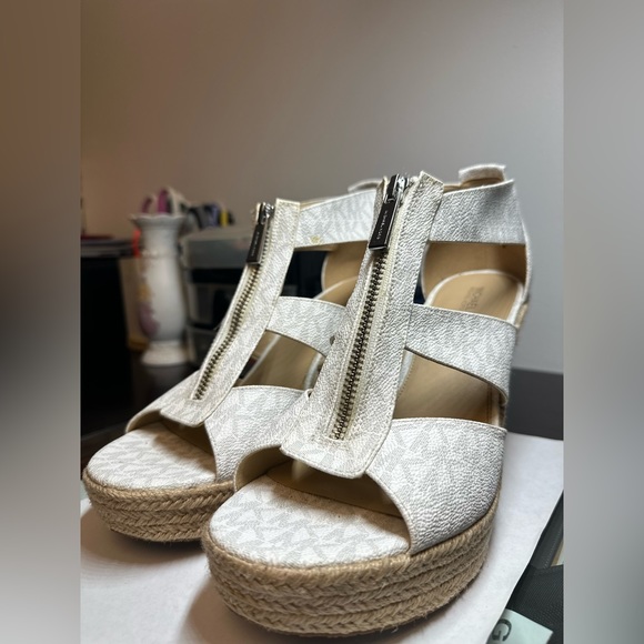 Michael Michael Kors Logo Platform Wedge, bright white Sandals. - Picture 4 of 11